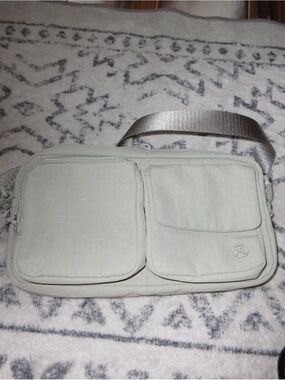 lululemon athletica Pale Gray Crossbody Organizer Messenger